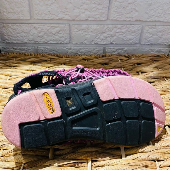 Keen Sandals Size 7.5 - Picture 4 of 4